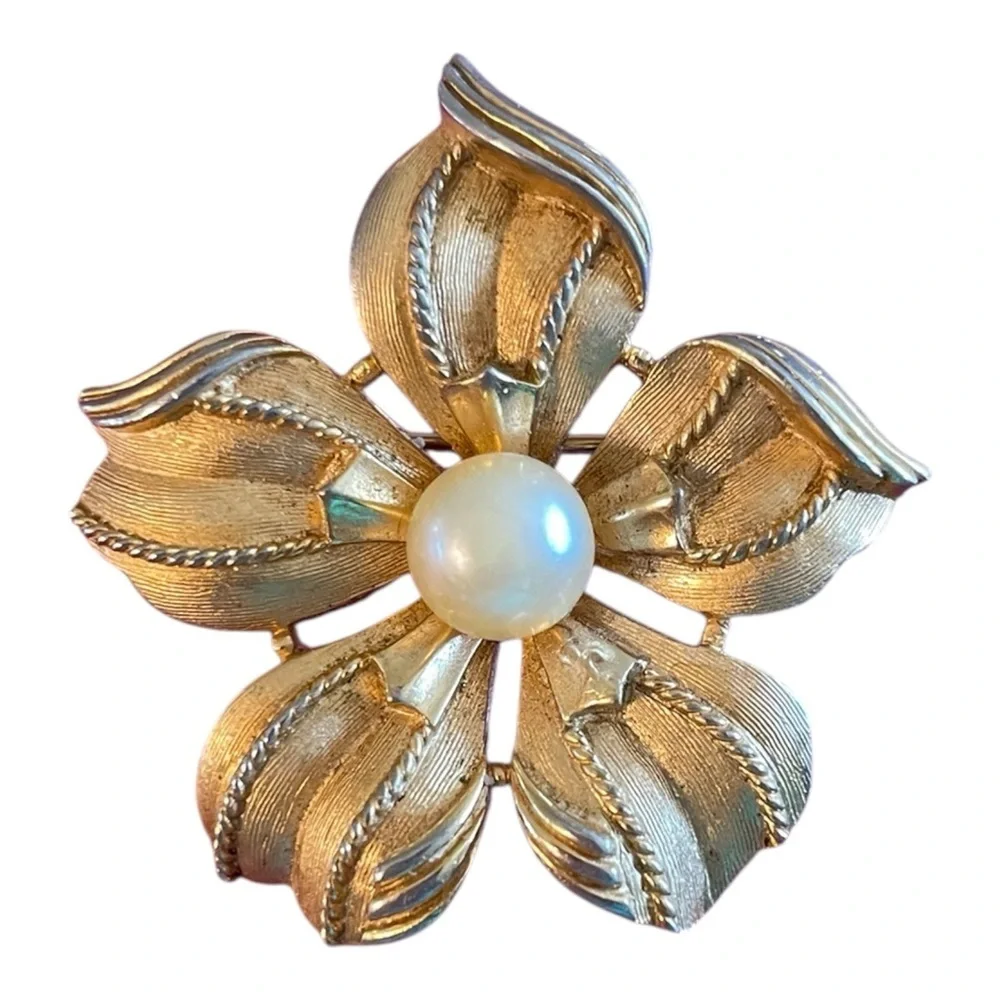 Crown Trifari Vintage Signed Gold-Tone Floral Brooch Intricate Detailing w/Pearl